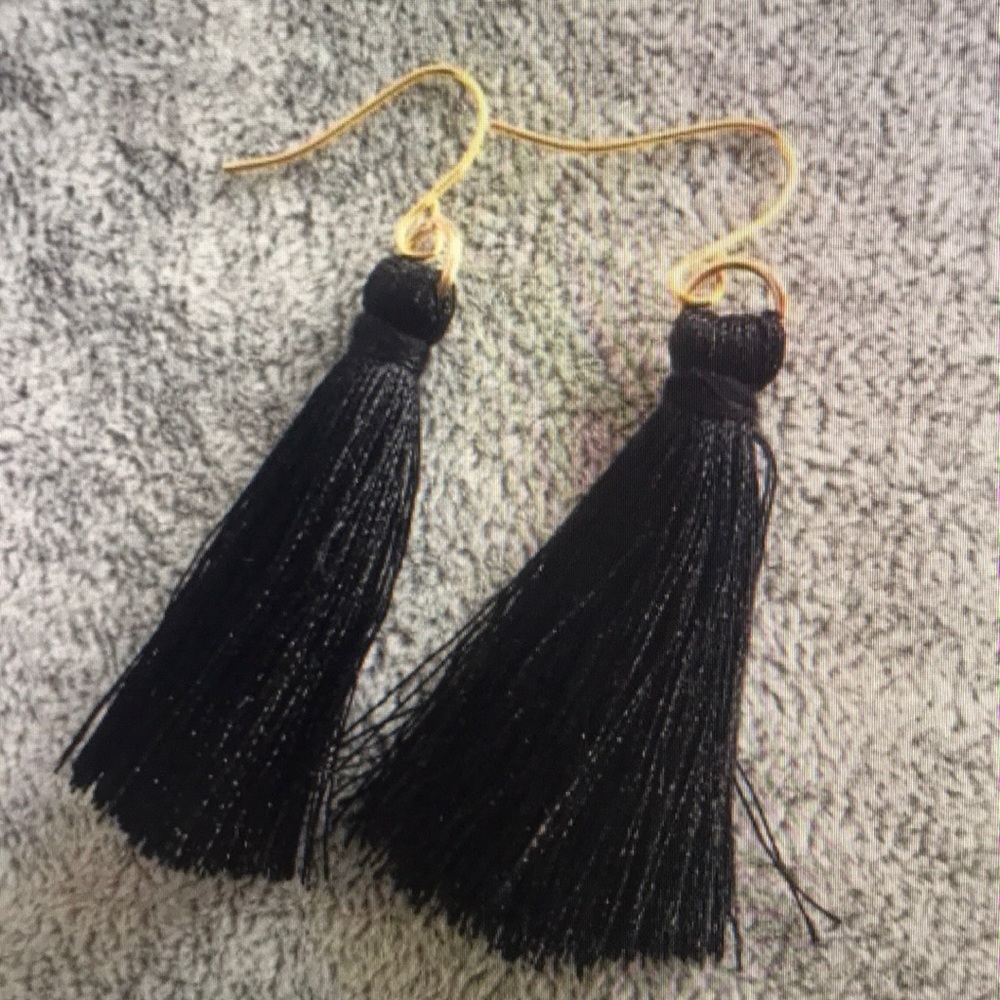 Fiber tassel drop earrings